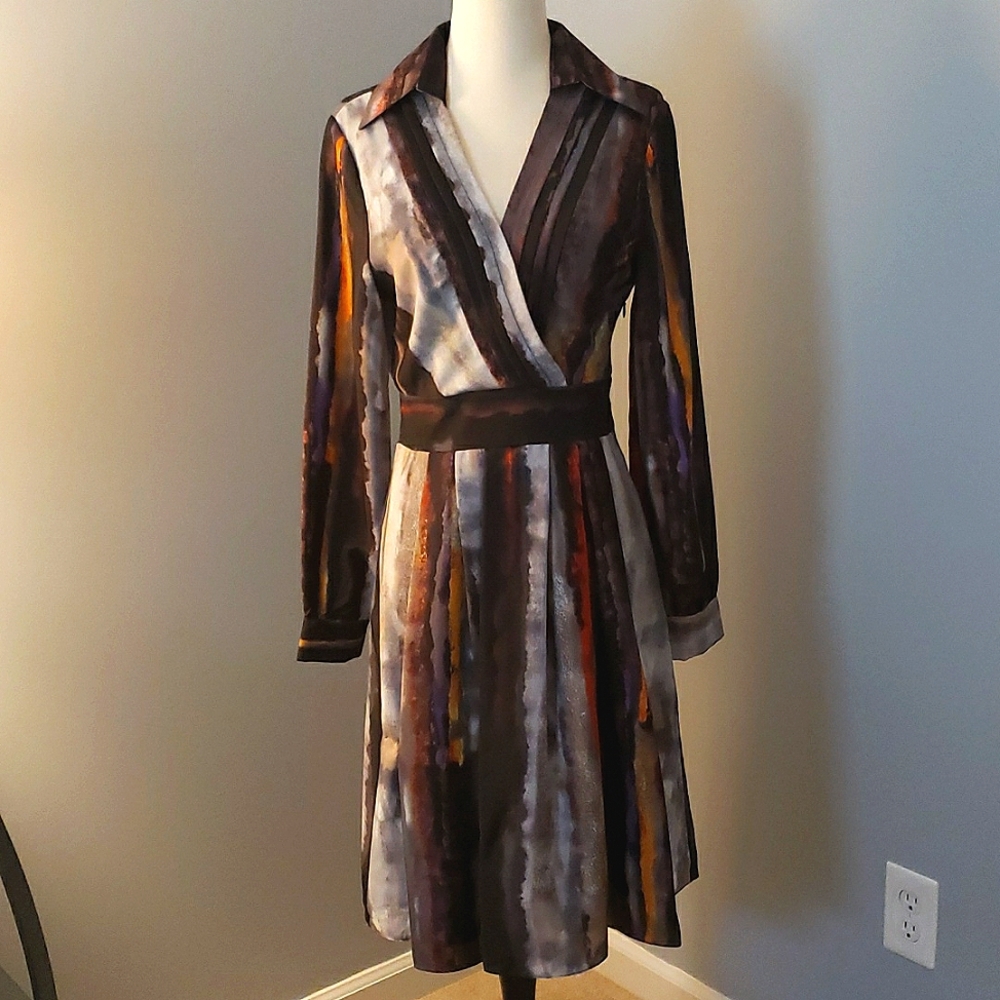 VINCE CAMUTO GORGEOUS MULTI COLORED LONG SLEEVE WRAP DRESS POCKETS